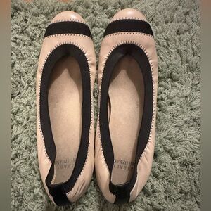 Stuart Weitzman Cream and Black elastic ballet flat Size 8